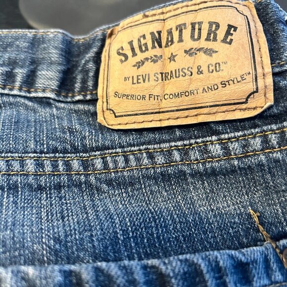 Levi's Signature Womens Straight Leg Jeans High Rise Med Wash Denim Sz 36 x 34 - Picture 2 of 5